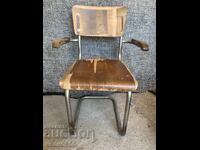 Scaun vechi Thonet S43 cu brațe, proiectat de Mart Stam