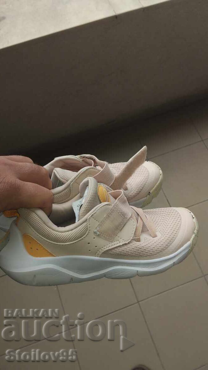 Adidași cu preț € 20.00 | 39.12 BGN