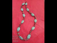 Αρχαίο κολιέ με τυρκουάζ