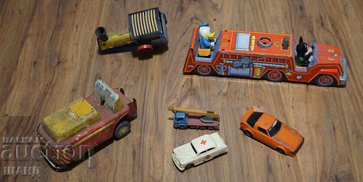 Delivery of Lot of vintage metal toys for parts fire truck, cars, roller, truck