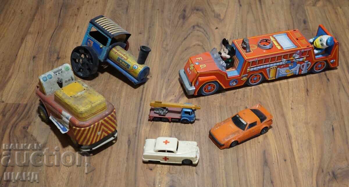 Lot of vintage metal toys for parts fire truck, cars, roller, truck