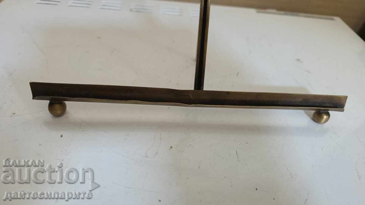 Auction  Hunting display stand for a certificate, trophy, or photo with a trophy