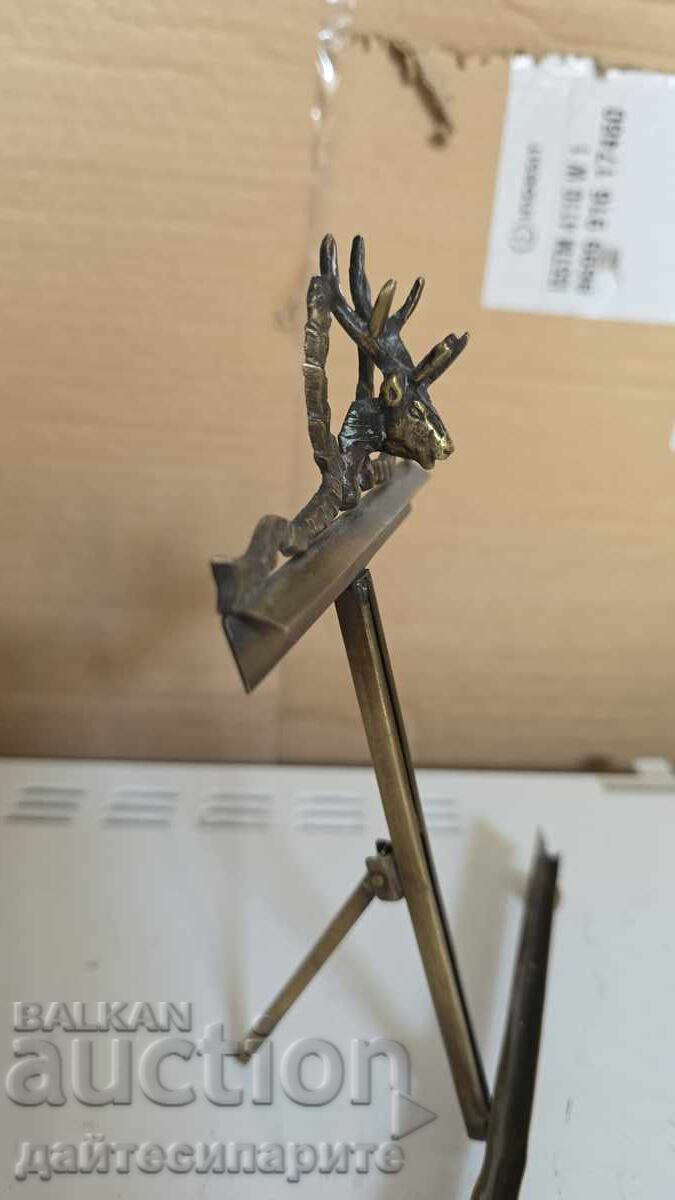 Delivery of Hunting display stand for a certificate, trophy, or photo with a trophy