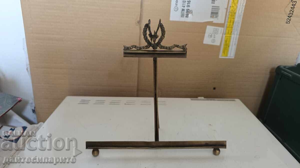 Hunting display stand for a certificate, trophy, or photo with a trophy