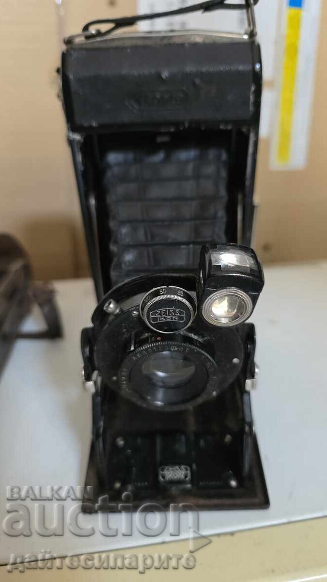 Aparat foto vechi ZEISS IKON cu preț € 120.00 | 234.70 BGN