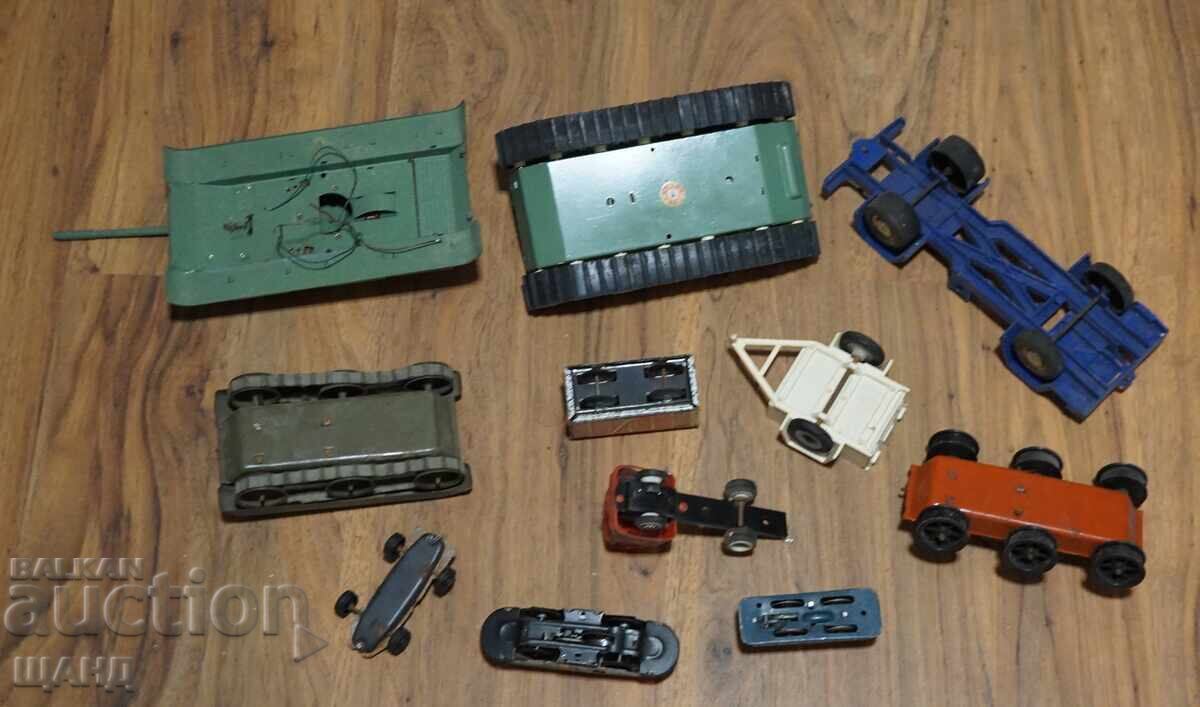 Livrarea Lot jucării vechi din metal pentru piese tanc, mașini, camion
