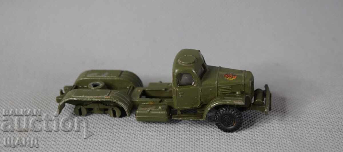 Jucărie veche din metal, model camion militar cu preț € 3.50 | 6.85 BGN