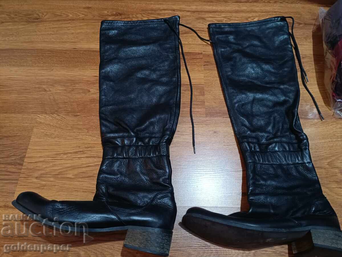 Cizme din piele naturală 38 cu preț € 2.00 | 3.91 BGN