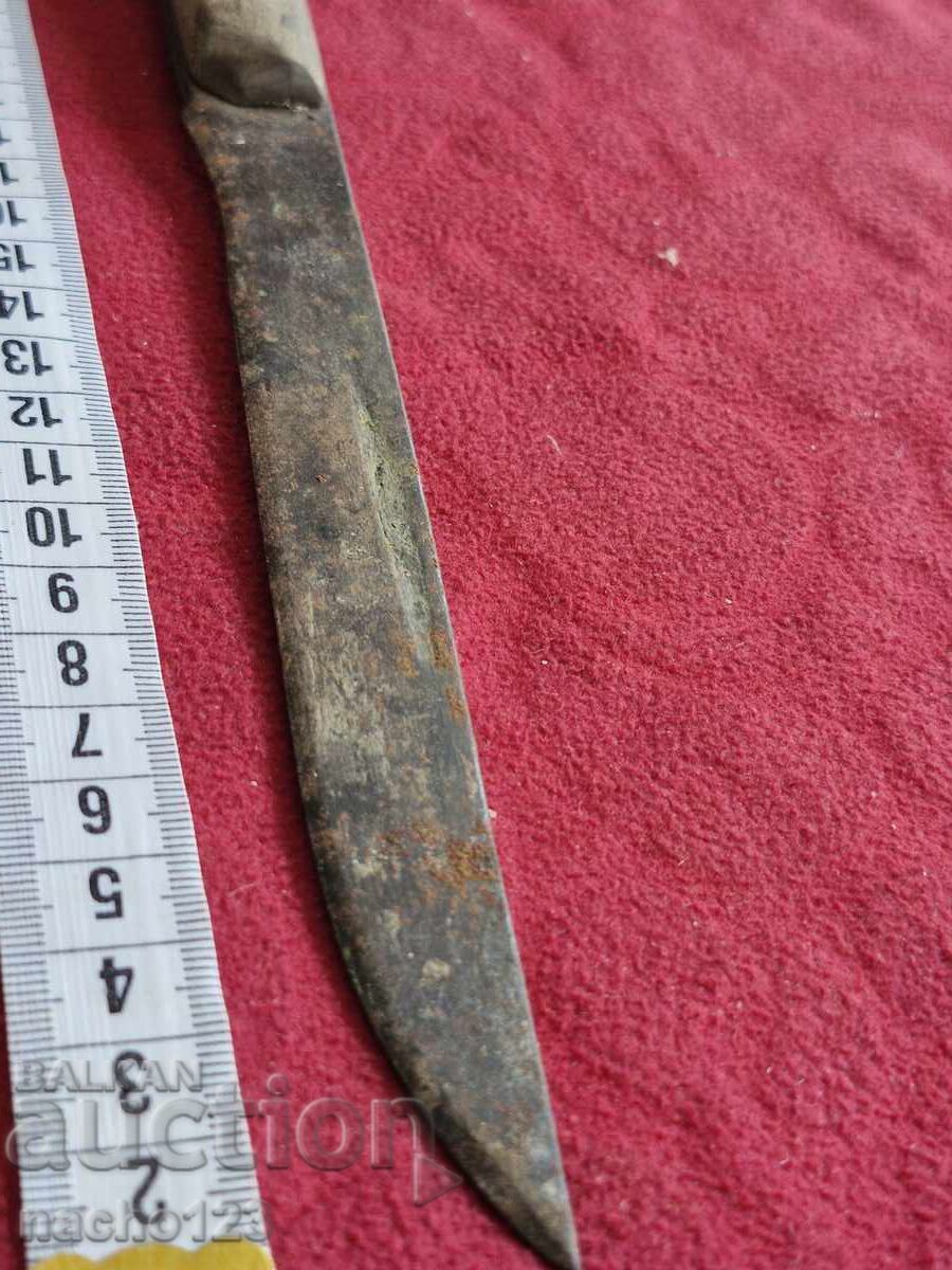 Cuțit haiducesc vechi karakulak cu preț € 30.00 | 58.68 BGN