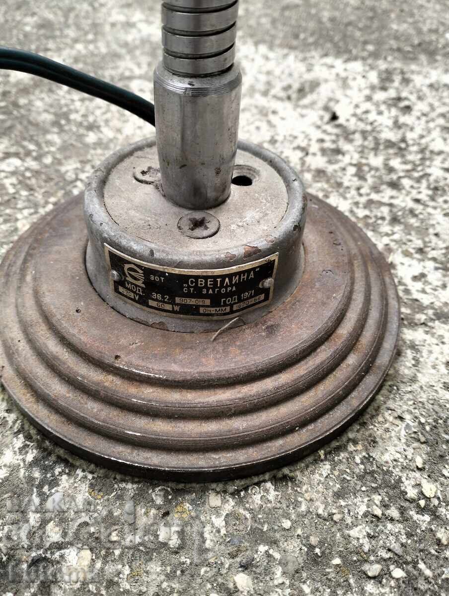 Veche lampă industrială cu preț € 29.99 | 58.66 BGN Veche lampă industrială cu preț € 29.99 | 58.66 BGN