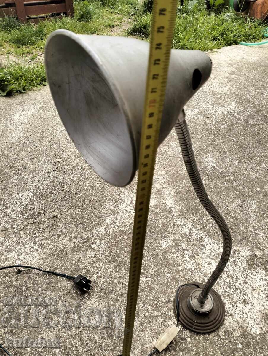Licitație Veche lampă industrială Licitație Veche lampă industrială