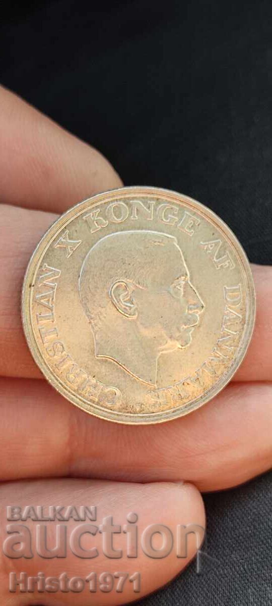 2 coroane 1945 cu preț € 42.00 | 82.15 BGN