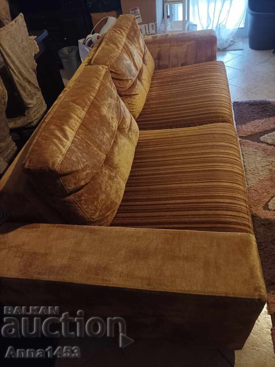 Licitație Vânzare de mobilă și toate decorațiunile