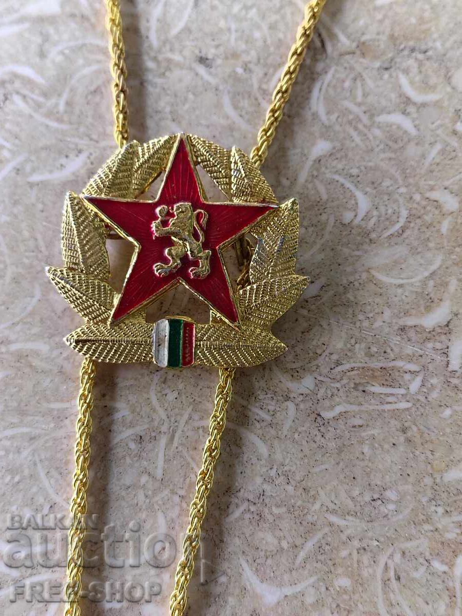 Cocarda + lănțișor cu automat cu preț € 9.99 | 19.54 BGN