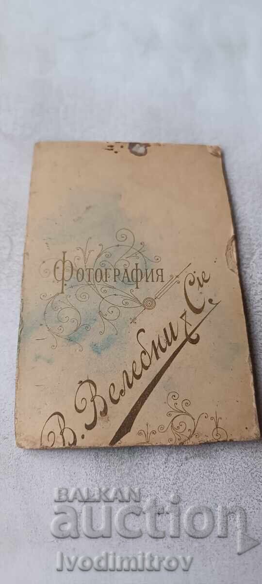 Fotografie Tânără Carton cu preț € 2.86 | 5.59 BGN