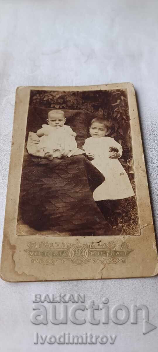 Photo Two little girls Cardboard