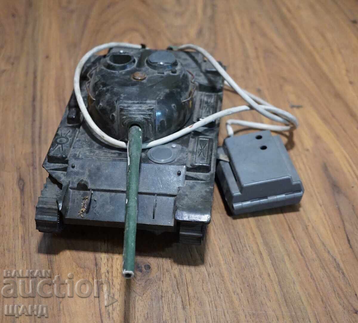Jucărie veche din plastic model tanc cu preț € 3.45 | 6.75 BGN