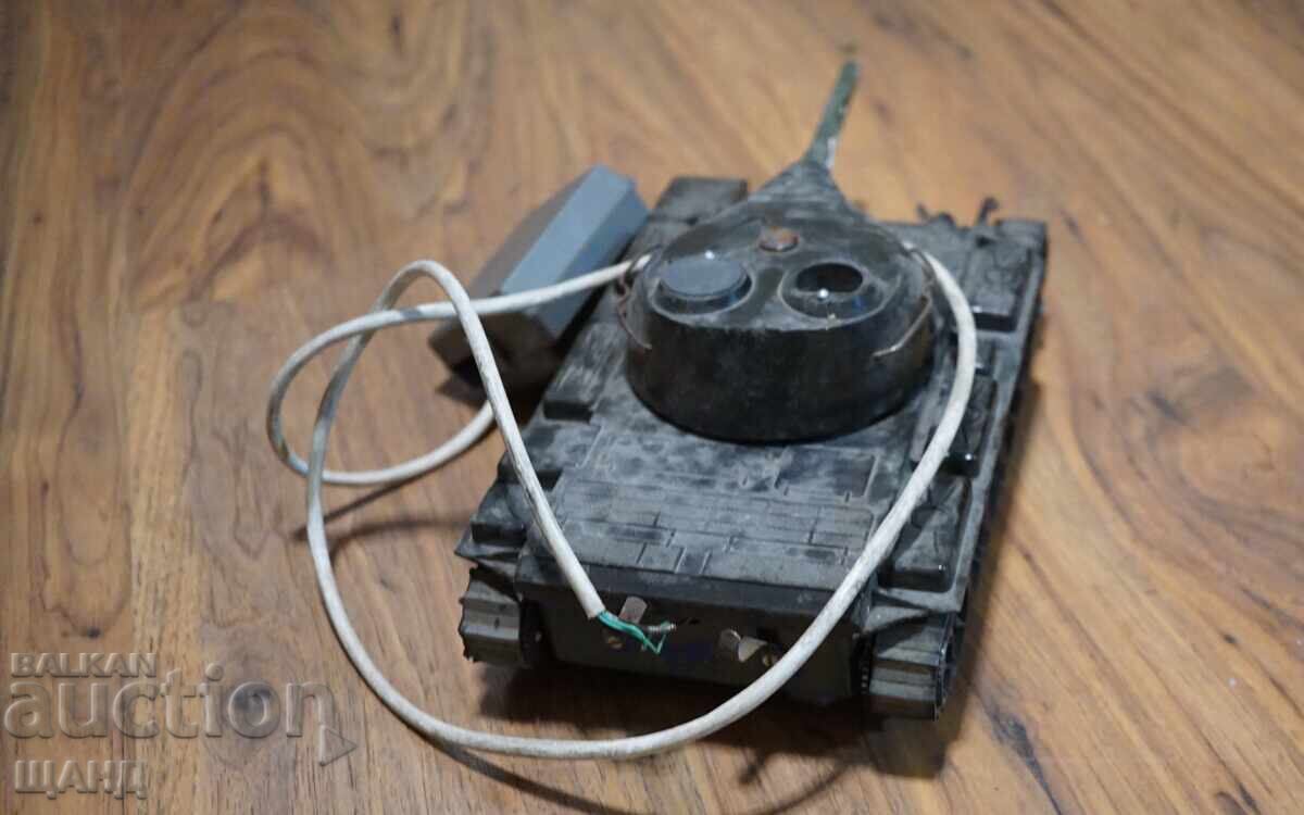 Livrarea Jucărie veche din plastic model tanc