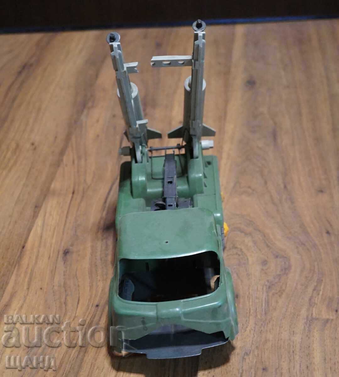 Стара Пластмасова играчка модел военен камион ракетоносец с цена € 5.50 | 10.76 лв.