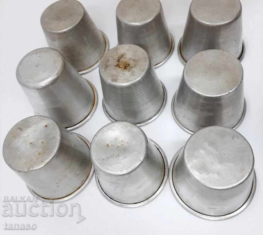 9 boluri vechi din aluminiu pentru cremă de zahăr ars (10,3) cu preț € 15.00 | 29.34 BGN