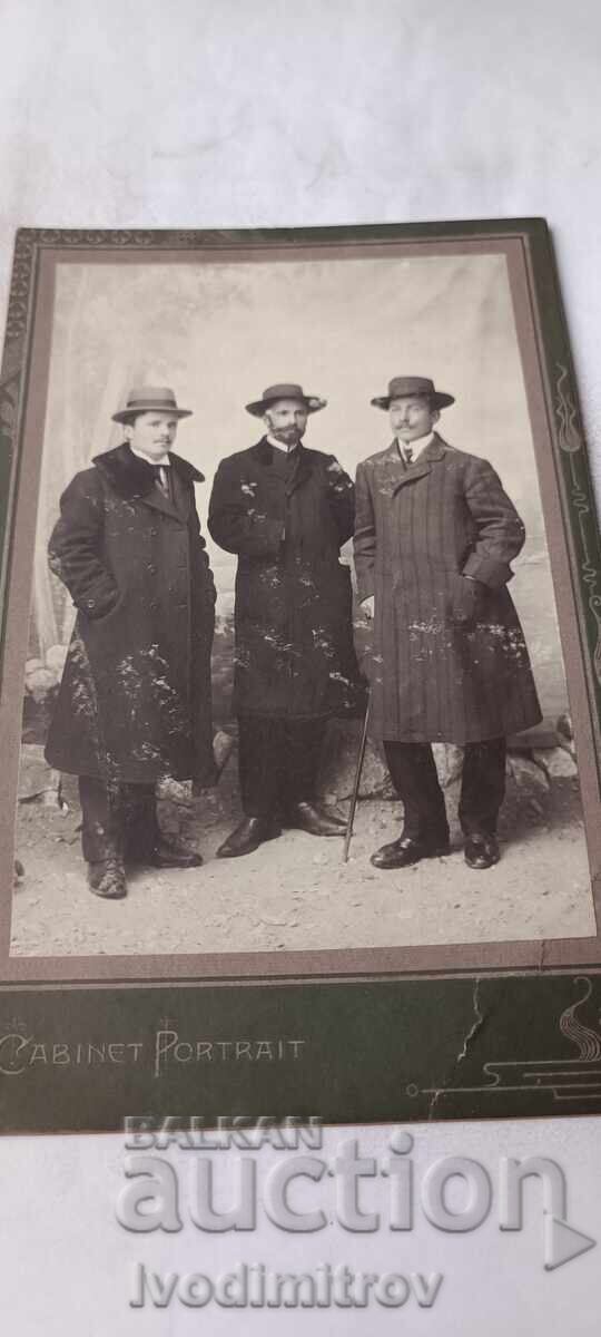 Fotografie Trei bărbați Carton