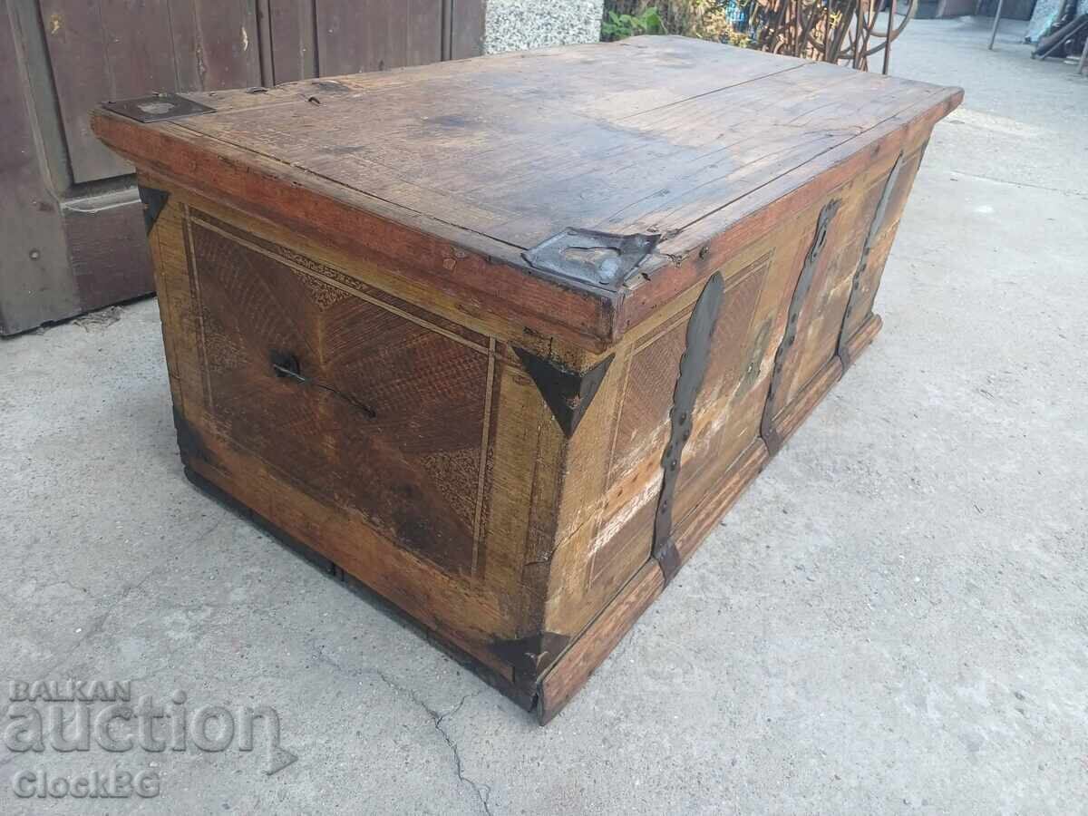 Wooden trunck - 5
