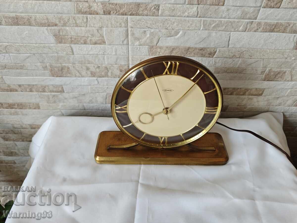 Ceas de masă vechi - PEWETA - Made in Germany - 1950 cu preț € 70.00 | 136.91 BGN