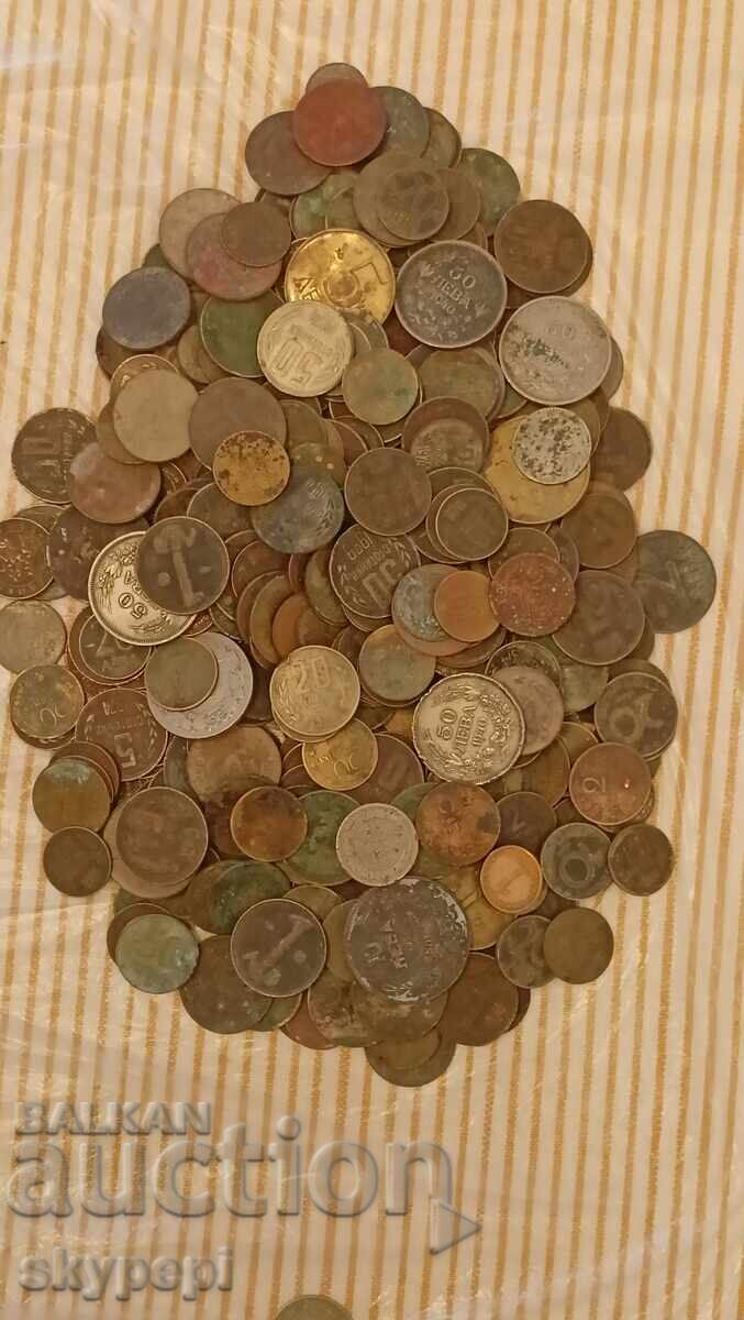 330 τεμάχια βουλγαρικά στοτίνκι από την εποχή της βασιλείας και του σοσιαλισμού