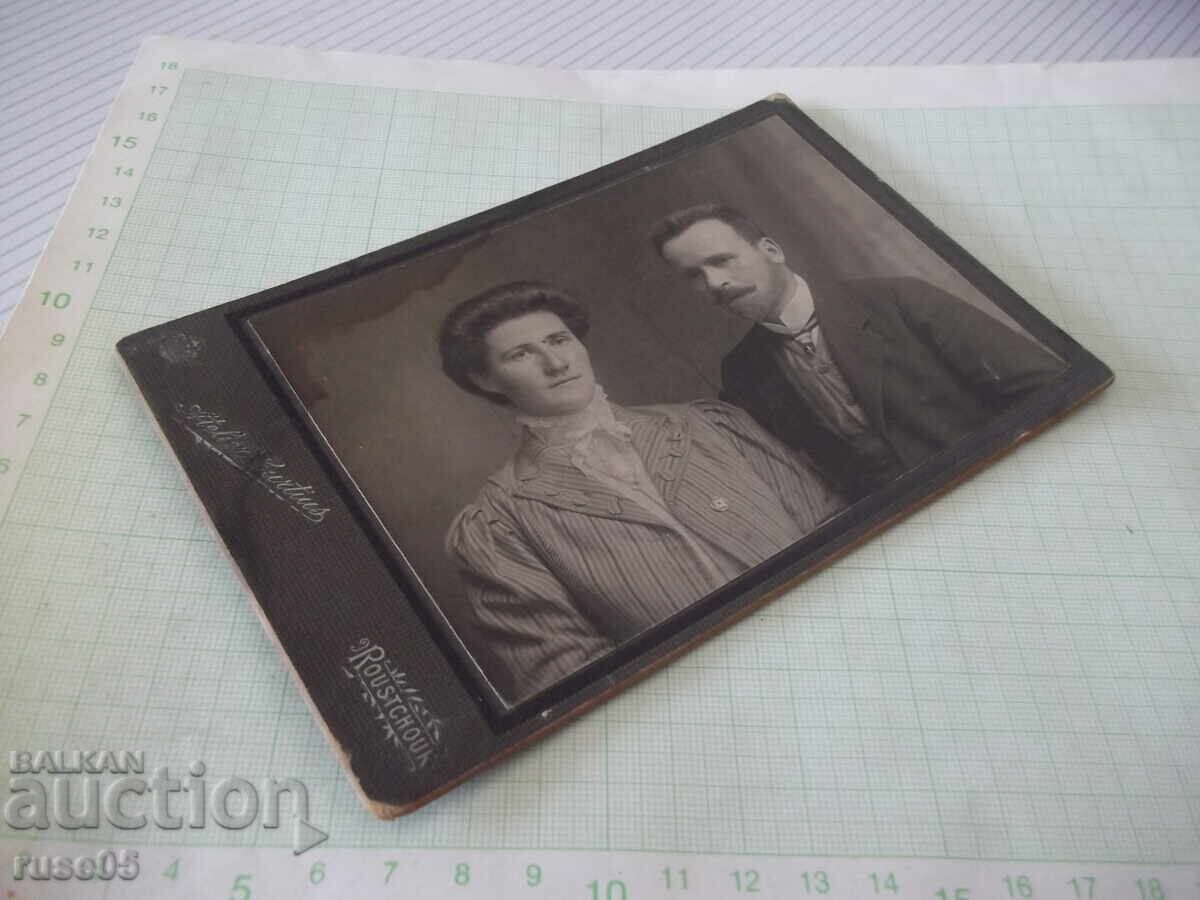 Licitație Fotografie veche pe carton cu o familie din Ruse