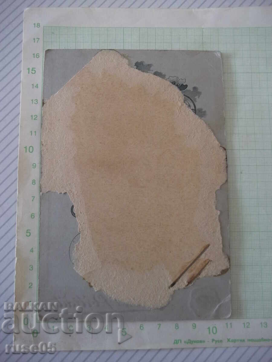 Fotografie veche pe carton a unui tânăr domn într-un studio foto cu preț € 5.11 | 9.99 BGN