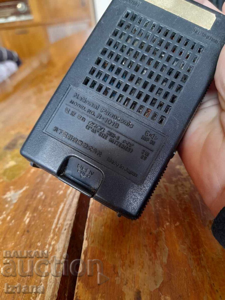 Delivery of Vintage radio, National Panasonic R-1018 radio receiver
