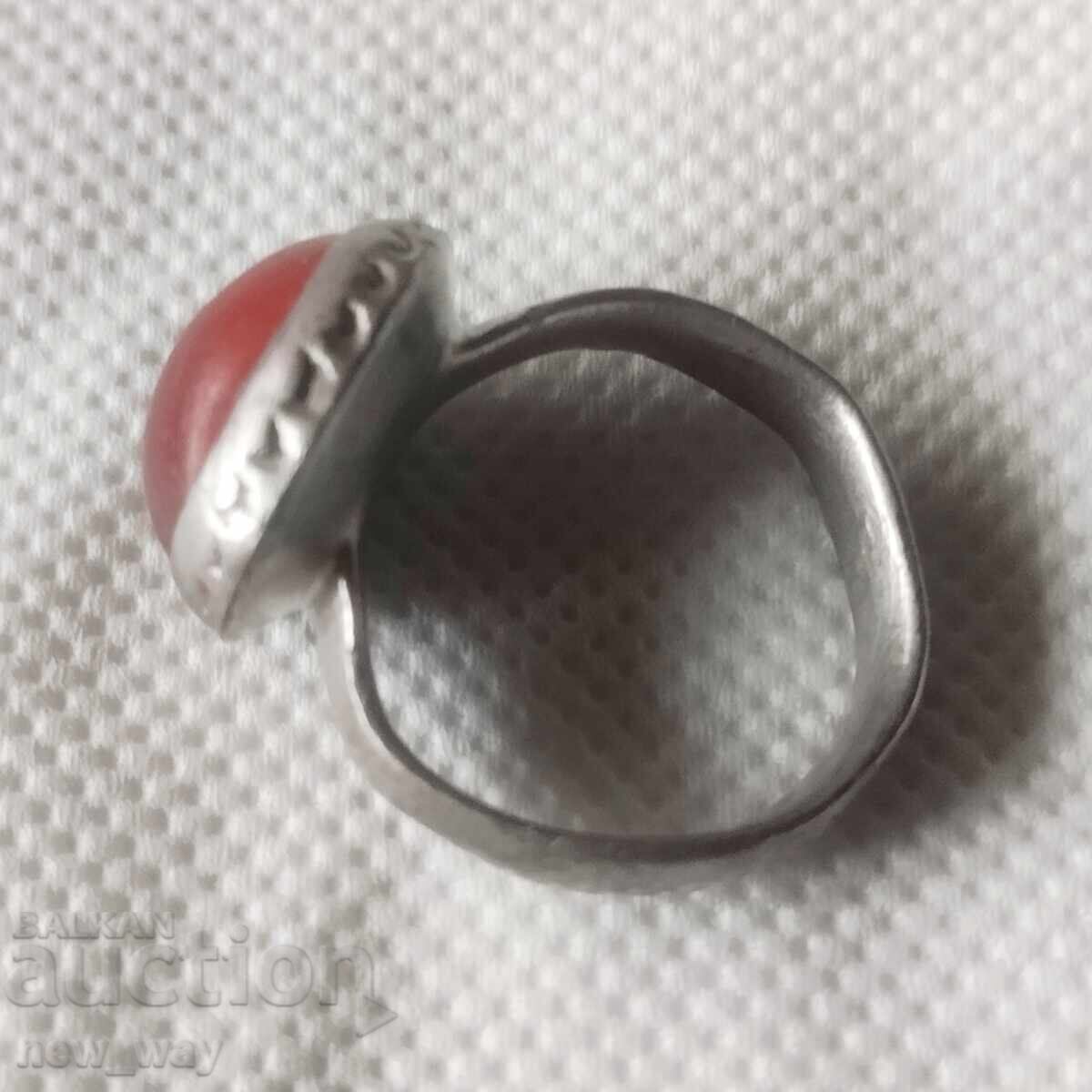 Inel otoman vechi din argint cu carneol, secolul al XVII-lea cu preț € 200.00 | 391.17 BGN