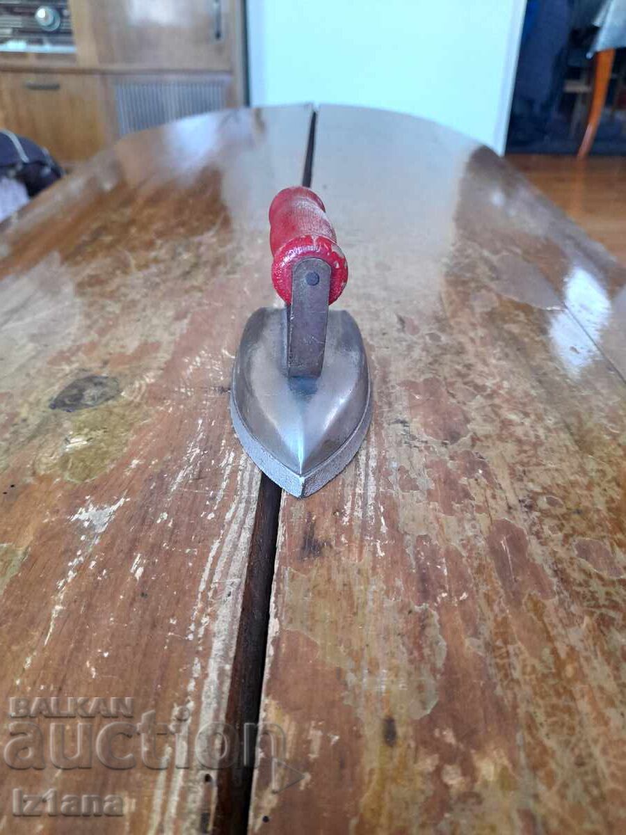 An old children's iron with price € 20.00 | 39.12 BGN