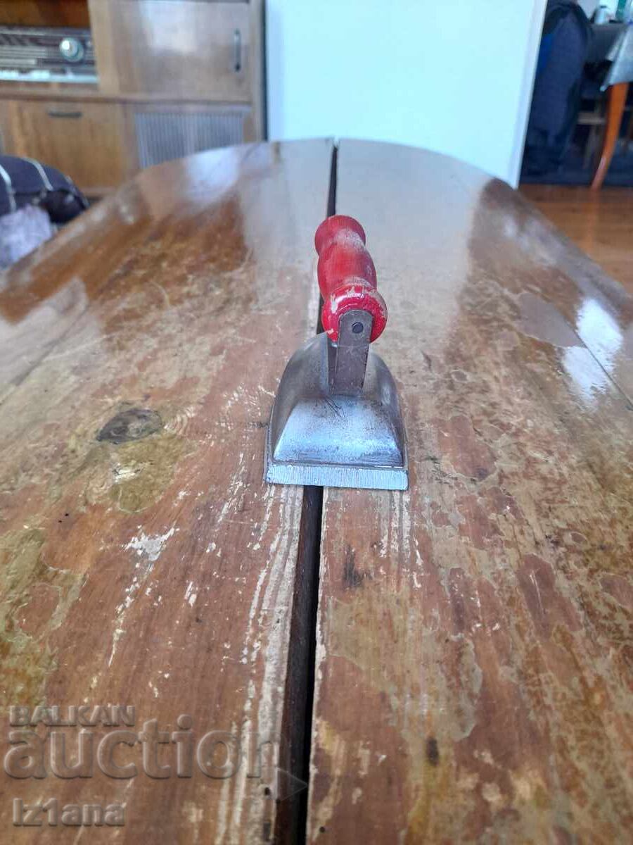 Delivery of An old children's iron