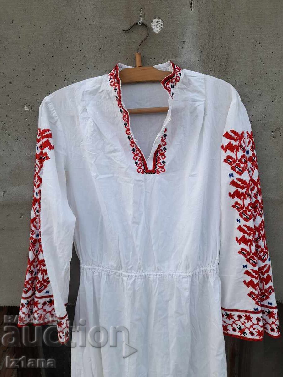 Cămașă de damă bătrână cu preț € 160.00 | 312.93 BGN