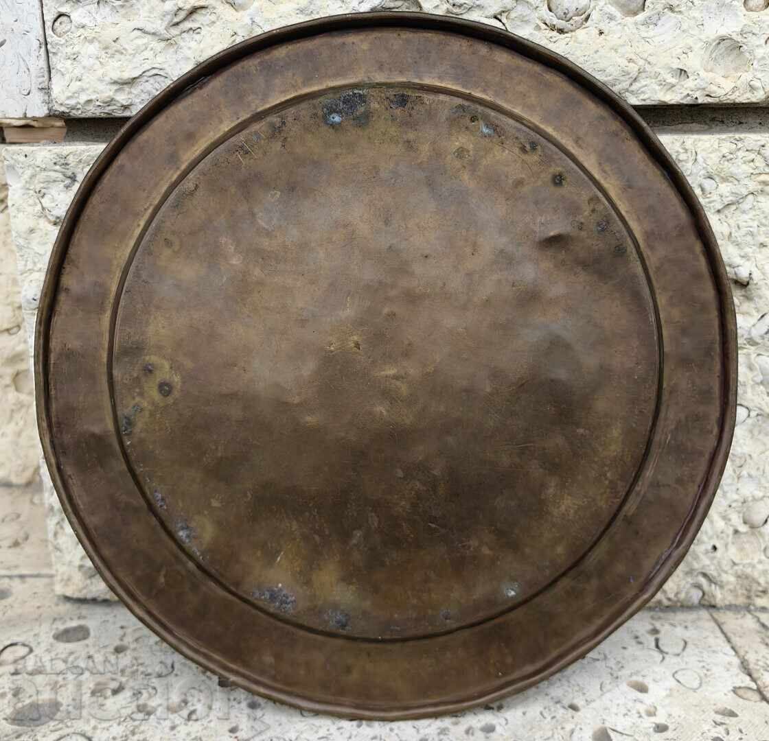 VECHE FARFURIE MASIVĂ DIN METAL CU ELEMENTE FLORALE cu preț € 15.00 | 29.34 BGN VECHE FARFURIE MASIVĂ DIN METAL CU ELEMENTE FLORALE cu preț € 15.00 | 29.34 BGN