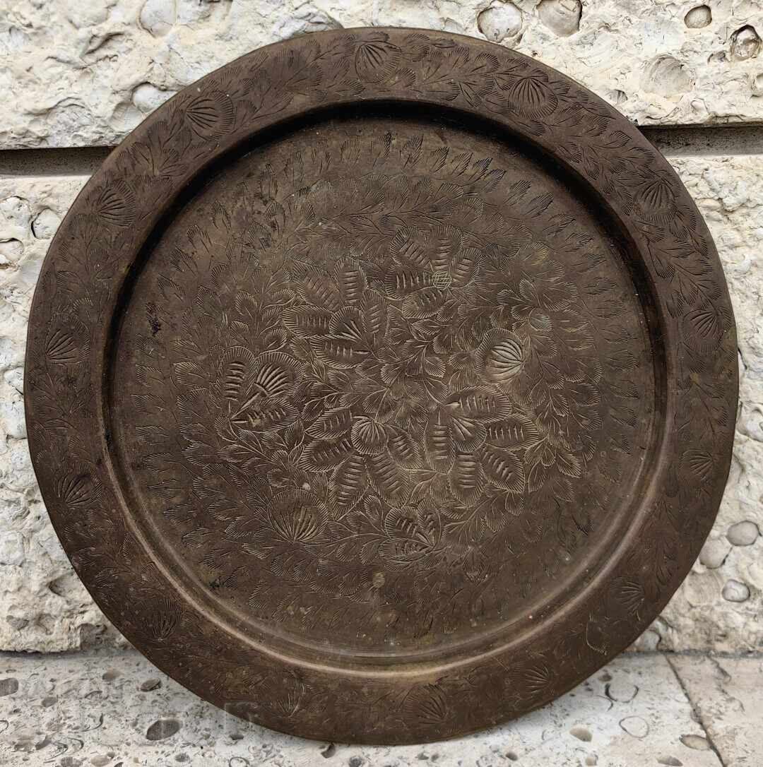 VECHE FARFURIE MASIVĂ DIN METAL CU ELEMENTE FLORALE VECHE FARFURIE MASIVĂ DIN METAL CU ELEMENTE FLORALE