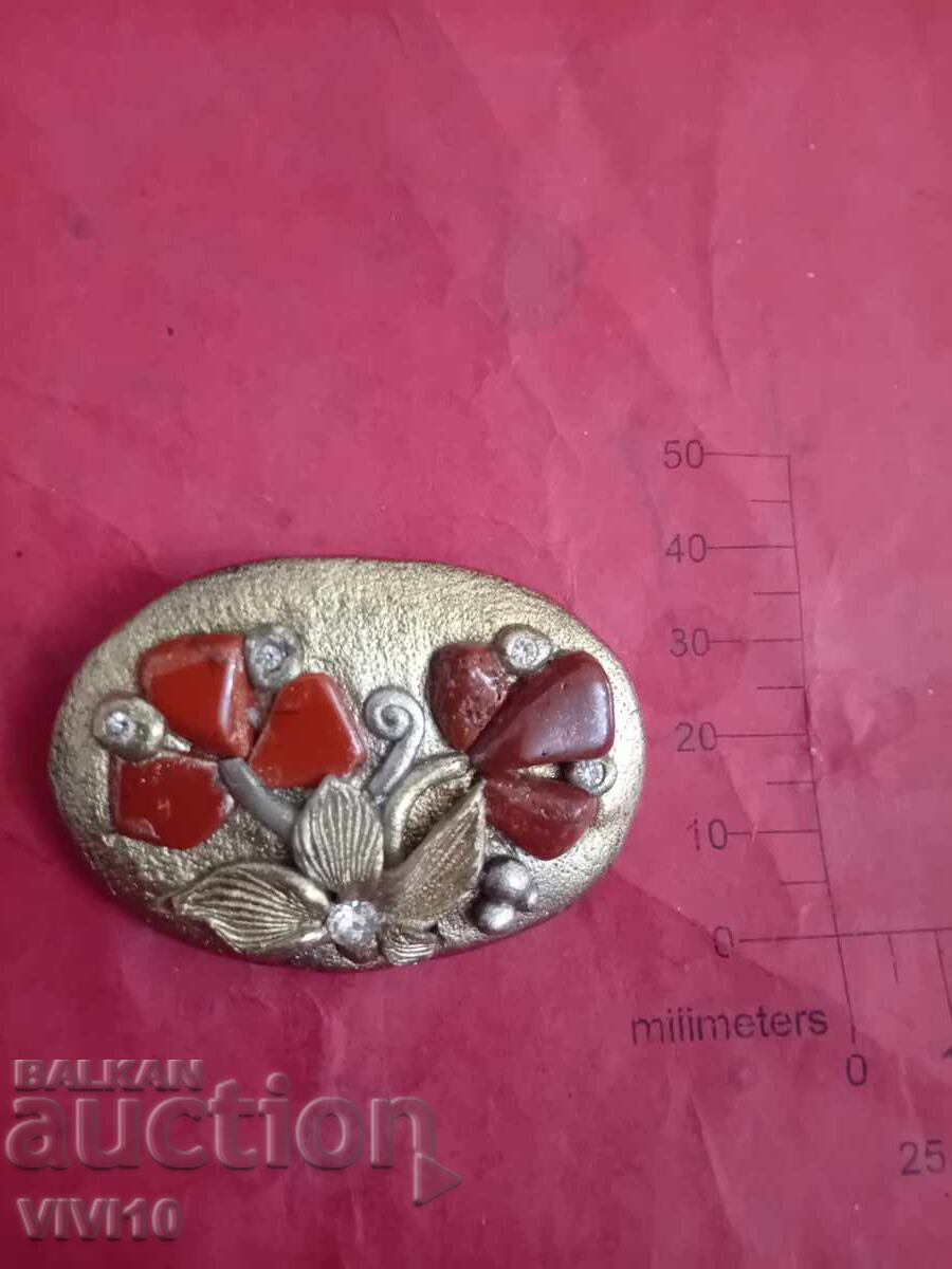 Brosa antica cu pietre