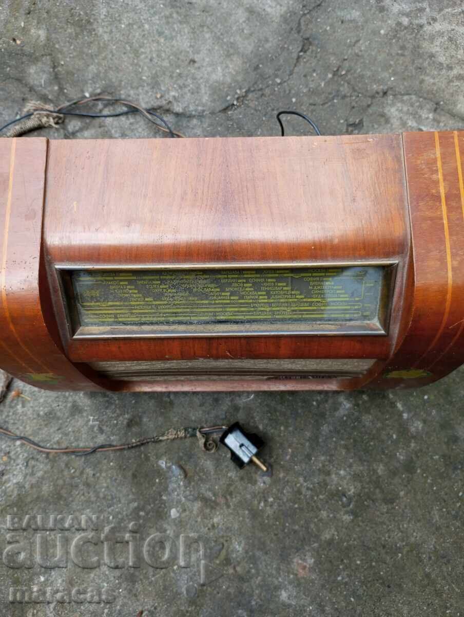 Aparat radio german vechi cu preț € 50.00 | 97.79 BGN
