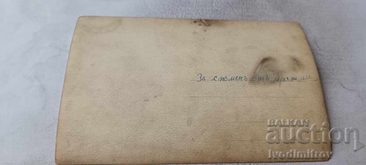 Foto Tânăr cu preț € 0.88 | 1.72 BGN