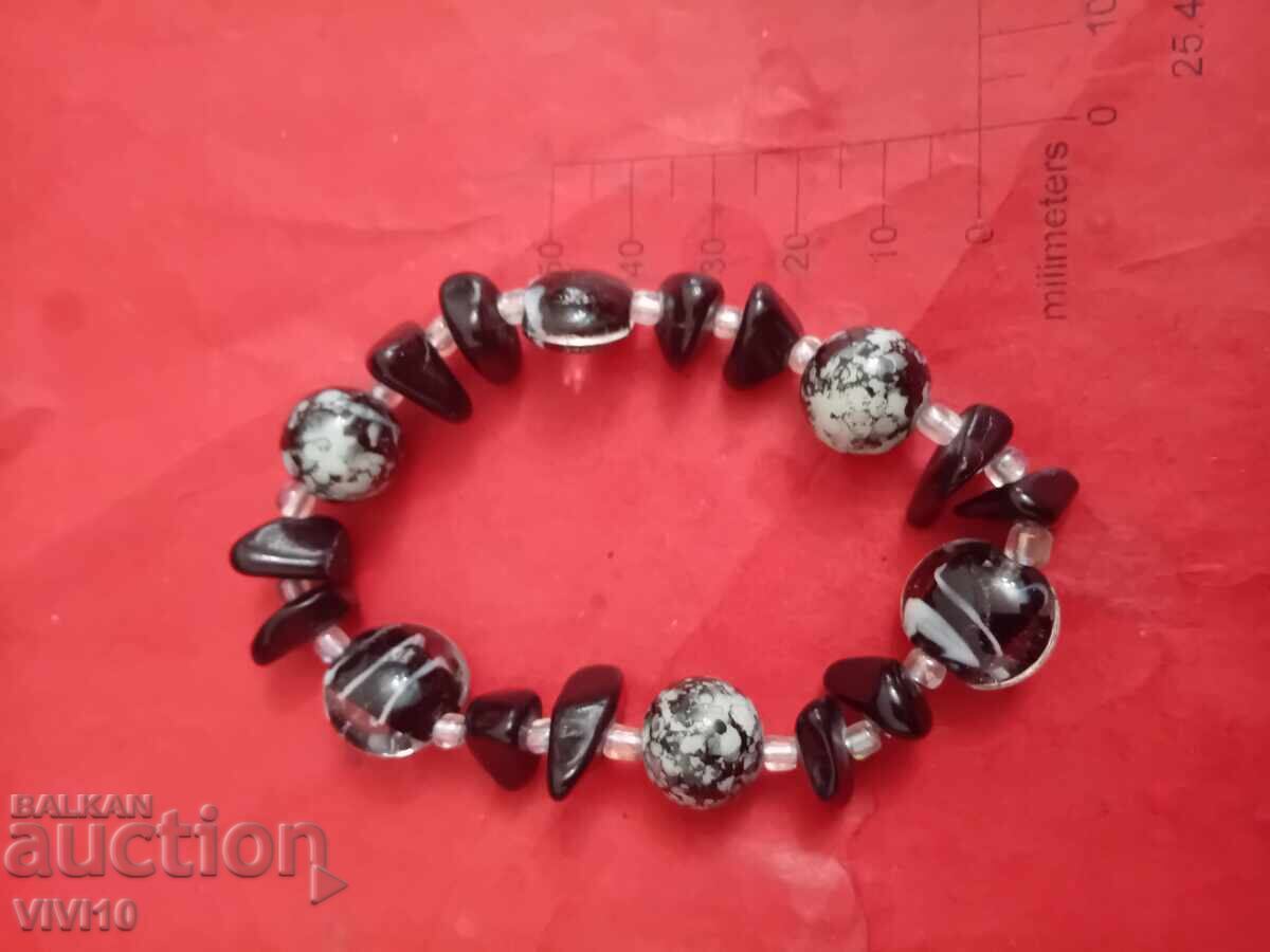 Brățară veche, obsidian cu preț € 15.00 | 29.34 BGN
