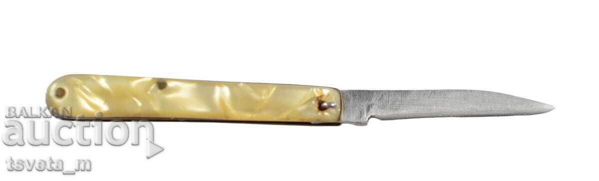 Livrarea Un cuțit mic de buzunar