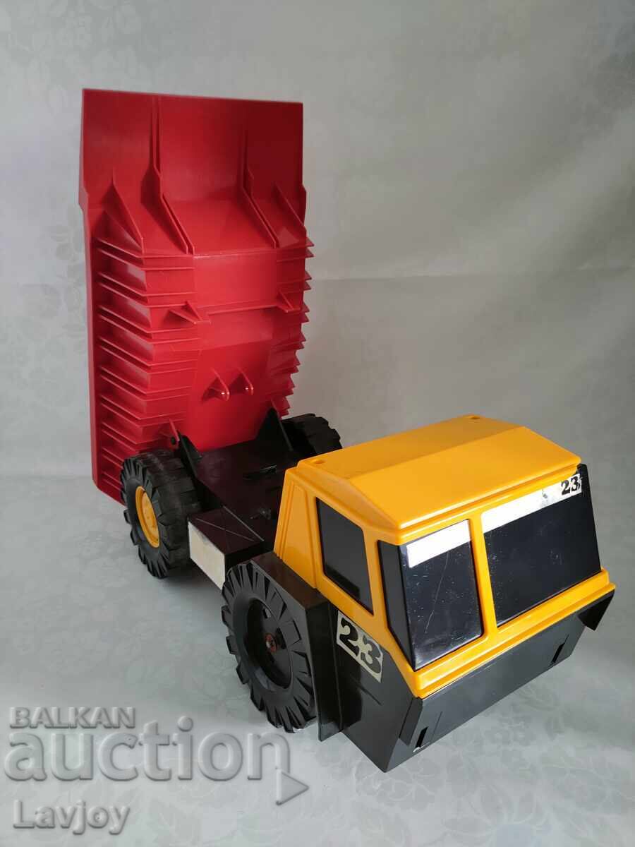 Livrarea Camion mare din plastic, epoca socialistă