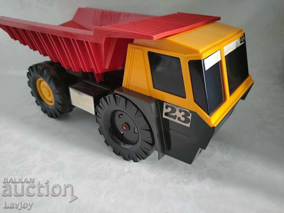 Camion mare din plastic, epoca socialistă