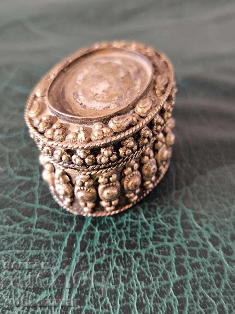 Vintage σάτσαν, επάργυρο κουτάκι για χάπια, κοσμήματα! με τιμή € 10.00 | 19.56 BGN