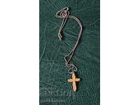 Lănțișor cu cruce crucifix!
