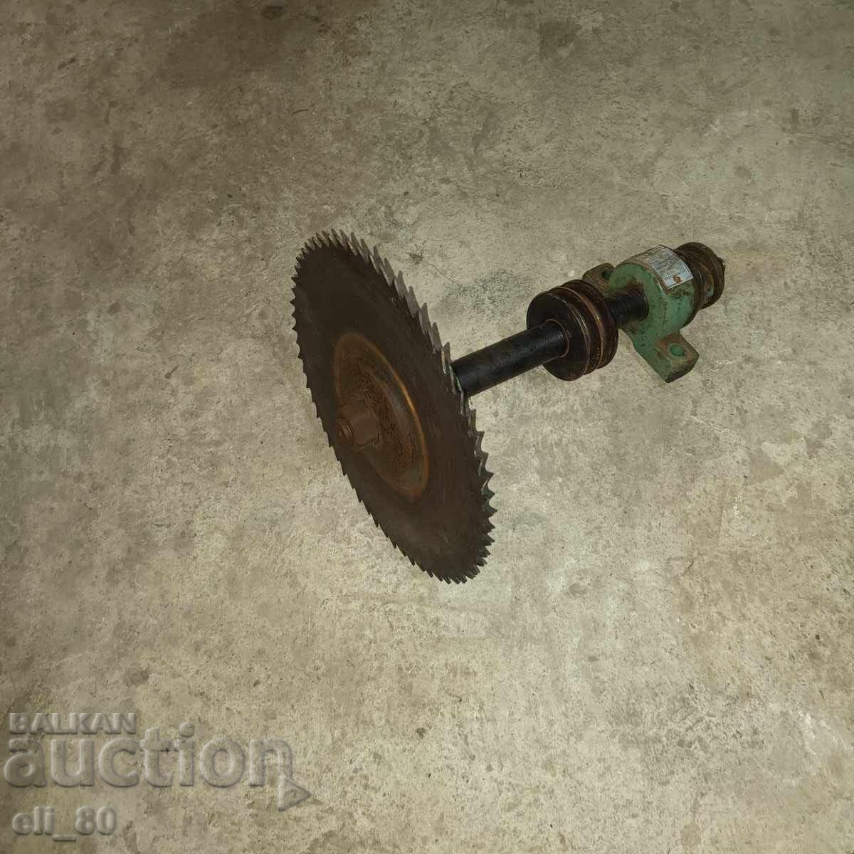 Auction  Arbor with circular saw blade