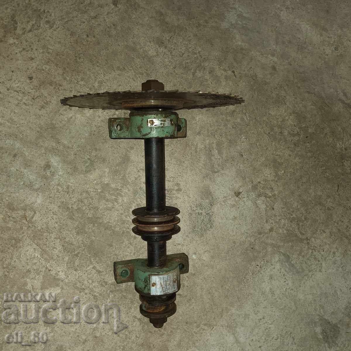Delivery of Arbor with circular saw blade