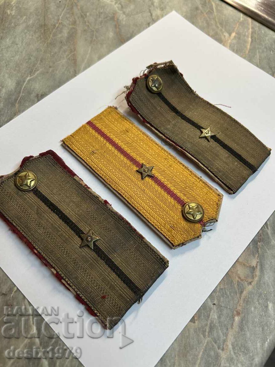 Lot de epoleți vechi cu preț € 50.00 | 97.79 BGN