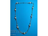 Retro pearl necklace